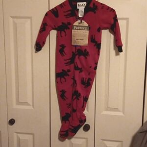 So cute & cozy . NEW. 3T Footed PJ 's with a trap door. Unisex